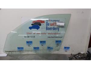 Używane Szyba drzwi lewych przednich wersja 4-drzwiowa BMW X3 (F25) xDrive20d 16V Cena € 40,00 Procedura marży oferowane przez De Witte Boerderij AutoMotive