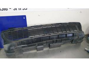 Begagnade Stötfångargrill Mercedes A (W169) 1.7 A-170 Pris € 20,00 Marginaltabell erbjuds av De Witte Boerderij AutoMotive