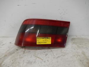 Begagnade Baklykta, vänster Opel Calibra 2.5 V6 24V Pris € 50,00 Marginaltabell erbjuds av De Witte Boerderij AutoMotive