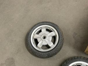 Gebruikte Velgen set Vespa Diversen Prijs € 25,00 Margeregeling aangeboden door De Witte Boerderij AutoMotive