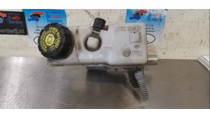 Begagnade Huvudcylinder Renault Clio IV (5R) 1.5 Energy dCi 90 FAP Pris € 30,00 Marginaltabell erbjuds av De Witte Boerderij AutoMotive