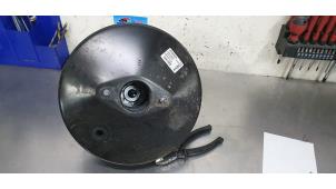 Begagnade Bromsservo Opel Corsa E 1.4 16V Pris € 25,00 Marginaltabell erbjuds av De Witte Boerderij AutoMotive