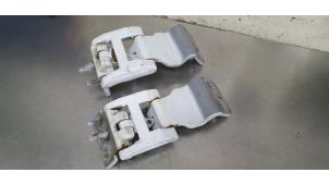 Używane Zawias drzwi lewych tylnych Ford Transit 2.0 TDCi 16V Eco Blue 130 RWD Cena € 60,50 Z VAT oferowane przez De Witte Boerderij AutoMotive