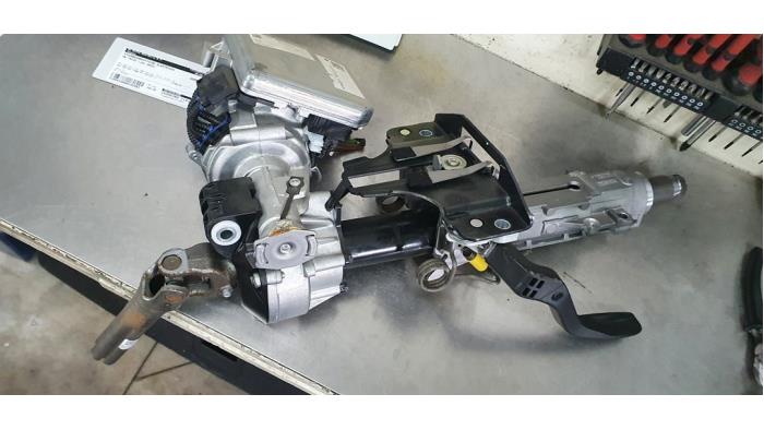 Elservostyrningsenhet från en Volkswagen Taigo 1.5 TSI 16V 2022