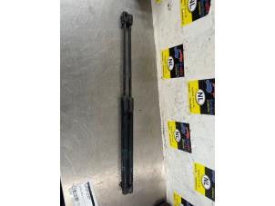 Begagnade Set med gasfjädrar, baklucka Suzuki Swift (ZA/ZC/ZD) 1.6 Sport VVT 16V Pris € 20,00 Marginaltabell erbjuds av De Witte Boerderij AutoMotive