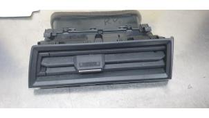 Gebruikte Luchtrooster Dashboard Seat Arona (KJX) 1.0 TSI 12V Prijs € 21,00 Margeregeling aangeboden door De Witte Boerderij AutoMotive