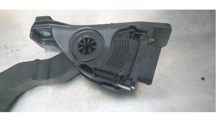 Gaspedalsensor från en Mitsubishi Space Star (A0) 1.0 12V 2020