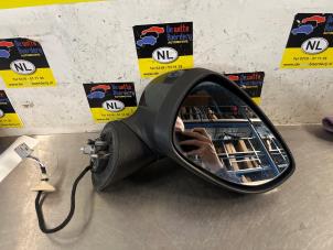 Używane Lusterko zewnetrzne prawe Ford B-Max (JK8) 1.0 EcoBoost 12V 100 Cena € 95,00 Procedura marży oferowane przez De Witte Boerderij AutoMotive