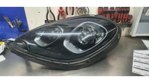 Używane Reflektor lewy Porsche Macan (95B) 3.0 S Diesel V6 24V Cena € 950,00 Procedura marży oferowane przez De Witte Boerderij AutoMotive