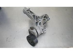 Używane Rolka napinajaca pasa wieloklinowego Volkswagen Golf V (1K1) 1.6 FSI 16V Cena € 15,00 Procedura marży oferowane przez De Witte Boerderij AutoMotive