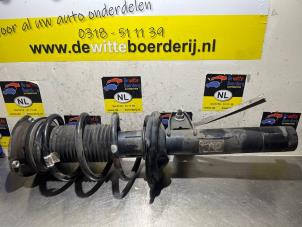 Begagnade Stötdämparstång, höger fram Skoda Karoq 1.5 TSI 16V Pris € 75,00 Marginaltabell erbjuds av De Witte Boerderij AutoMotive
