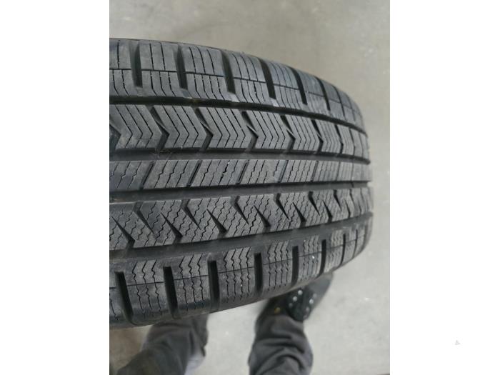 Velg + Band van een Hyundai iX35 (LM) 1.6 GDI 16V 2013