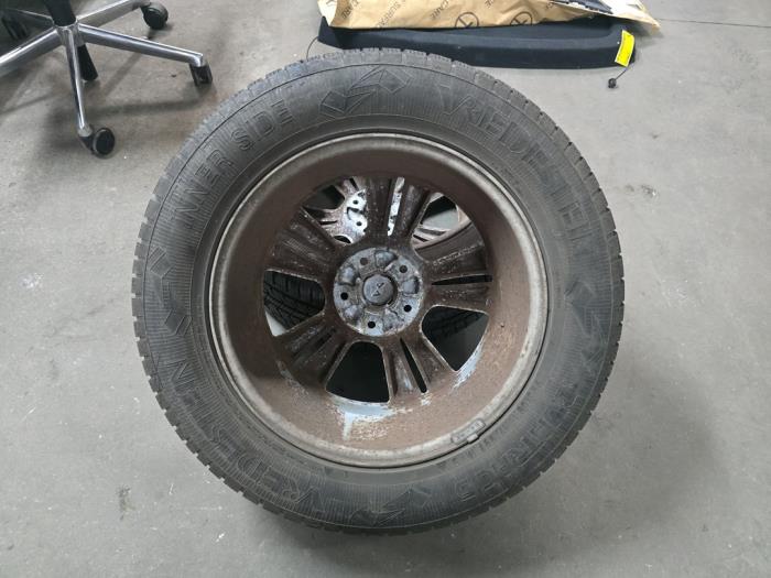 Velg + Band van een Hyundai iX35 (LM) 1.6 GDI 16V 2013