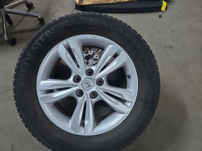 Velg + Band van een Hyundai iX35 (LM) 1.6 GDI 16V 2013