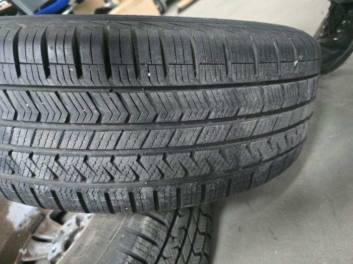 Velg + Band van een Hyundai iX35 (LM) 1.6 GDI 16V 2013