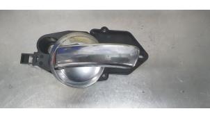 Gebruikte Portiergreep 2Deurs links Fiat 500 (312) 1.0 Hybrid Prijs € 15,00 Margeregeling aangeboden door De Witte Boerderij AutoMotive