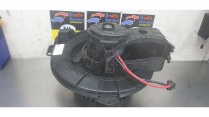 Begagnade Fläktmotor för uppvärmning och ventilation Mercedes Sprinter 3,5t (907.6/910.6) 315 CDI 2.0 D RWD Pris € 60,00 Marginaltabell erbjuds av De Witte Boerderij AutoMotive