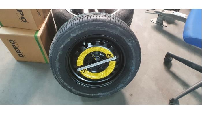 Utrymmesbesparande reservhjul från en Volkswagen Up! (121) 1.0 12V 60 2014