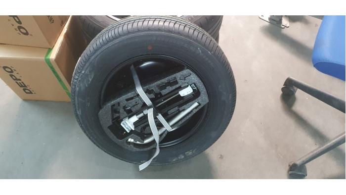 Utrymmesbesparande reservhjul från en Volkswagen Up! (121) 1.0 12V 60 2014