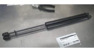 Begagnade Set med gasfjädrar, baklucka Audi SQ5 (8RB) 3.0 TDI V6 24V Pris € 20,00 Marginaltabell erbjuds av De Witte Boerderij AutoMotive