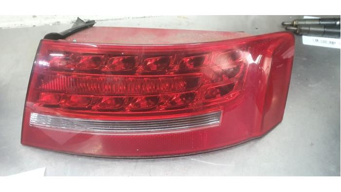 Baklykta, höger från en Audi A5 Cabrio (8F7) 2.0 TDI 16V 2010