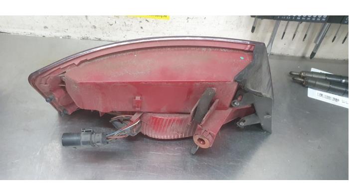 Baklykta, höger från en Audi A5 Cabrio (8F7) 2.0 TDI 16V 2010