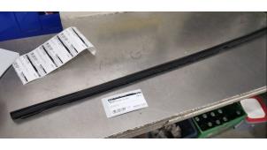 Begagnade Gummi, fönster Mercedes A (W176) 1.6 A-180 16V Pris € 15,00 Marginaltabell erbjuds av De Witte Boerderij AutoMotive