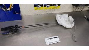 Gebruikte Deurslot Mechaniek 4Deurs links-voor Suzuki S-Cross Prijs € 45,00 Margeregeling aangeboden door De Witte Boerderij AutoMotive