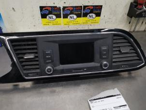 Begagnade Radio Seat Leon ST (5FF) 1.2 TSI Ecomotive 16V Pris € 195,00 Marginaltabell erbjuds av De Witte Boerderij AutoMotive