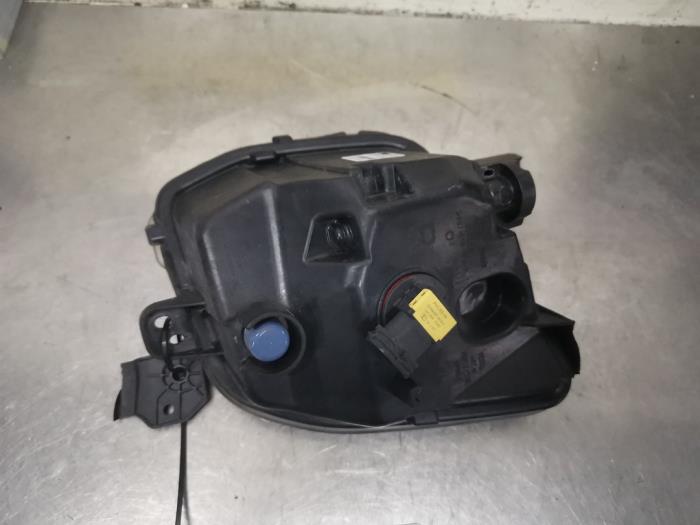 Dimljus, höger fram från en Ford Fiesta 7 1.0 EcoBoost 12V 100 2018