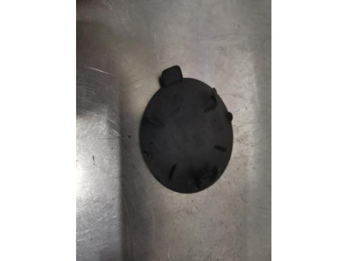 Skydd, främre dragögla från en Ford Fiesta 7 1.0 EcoBoost 12V 100 2018