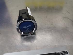 Używane Przelacznik Start/Stop Toyota Yaris III (P13) 1.5 16V Hybrid Cena € 10,00 Procedura marży oferowane przez De Witte Boerderij AutoMotive