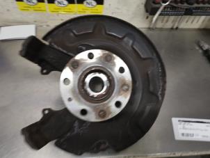 Gebruikte Fusee links-voor Seat Leon ST (5FF) 1.2 TSI Ecomotive 16V Prijs € 45,00 Margeregeling aangeboden door De Witte Boerderij AutoMotive