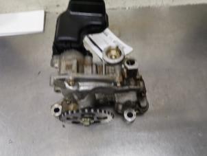 Gebruikte Oliepomp Mazda CX-3 (DJ/DK) 2.0 SkyActiv-G 120 Prijs € 125,00 Margeregeling aangeboden door De Witte Boerderij AutoMotive