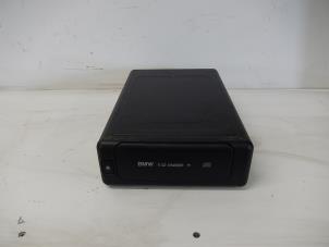 Gebruikte CD Wisselaar BMW 7 serie (E38) 750i/iL Prijs € 125,00 Margeregeling aangeboden door De Witte Boerderij AutoMotive