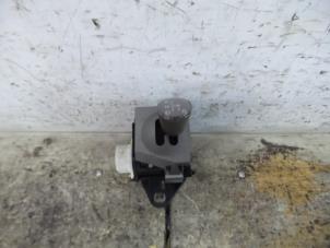 Używane Dzwignia zmiany biegów Toyota Prius (NHW20) 1.5 16V Cena na żądanie oferowane przez De Witte Boerderij AutoMotive