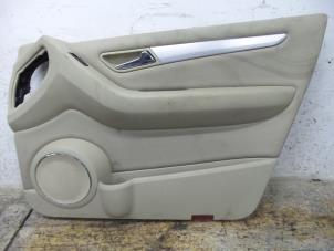 Begagnade List, framdörr, 4-dörrars, höger Mercedes B (W245) 2.0 B-200 16V Turbo Pris € 45,00 Marginaltabell erbjuds av De Witte Boerderij AutoMotive