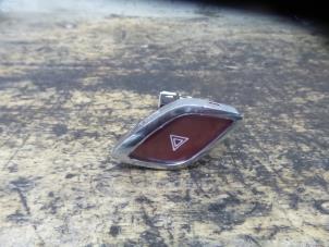 Begagnade Nödbelysningsbrytare Citroen C3 (SC) 1.6 HDi 92 Pris € 15,00 Marginaltabell erbjuds av De Witte Boerderij AutoMotive