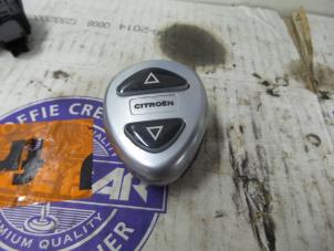 Begagnade Nödbelysningsbrytare Citroen C5 II Break (RE) 1.8 16V Pris € 20,00 Marginaltabell erbjuds av De Witte Boerderij AutoMotive