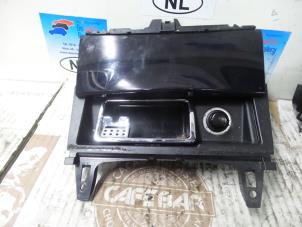 Używane Popielniczka tylna Mercedes C (W204) 1.8 C-180 CGI 16V Cena € 25,00 Procedura marży oferowane przez De Witte Boerderij AutoMotive