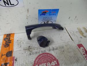 Begagnade Dörrhandtag, 4-dörrars, vänster bak Mercedes A (W169) 1.5 A-150 Pris € 25,00 Marginaltabell erbjuds av De Witte Boerderij AutoMotive