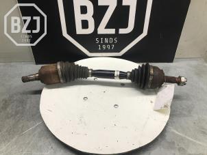 Begagnade Drivaxel, vänster fram Opel Combo 1.6 CDTI 16V Pris € 125,00 Marginaltabell erbjuds av BZJ b.v.