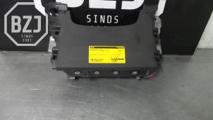 Begagnade Knäairbag, vänster Mitsubishi Outlander (GF/GG) 2.0 16V PHEV 4x4 Pris på förfrågan erbjuds av BZJ b.v.