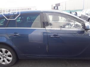 Gebruikte B-stijl rechts Opel Insignia Sports Tourer 2.0 CDTI 16V 140 ecoFLEX Prijs op aanvraag aangeboden door BZJ b.v.