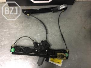 Gebruikte Ruitmechaniek 4Deurs rechts-voor Landrover Range Rover Evoque (LVJ/LVS) 2.2 SD4 16V 5-drs. Prijs op aanvraag aangeboden door BZJ b.v.