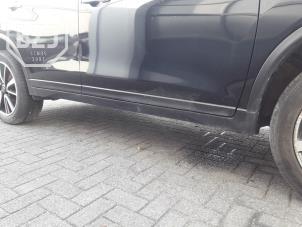 Gebruikte Zijskirt rechts Nissan X-Trail (T32) 1.6 Energy dCi Prijs € 100,00 Margeregeling aangeboden door BZJ b.v.