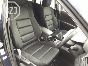 Gebruikte Voorstoel rechts Mazda CX-5 I (KE,GH) 2.2 Skyactiv D 150 16V 4WD Prijs € 250,00 Margeregeling aangeboden door BZJ b.v.
