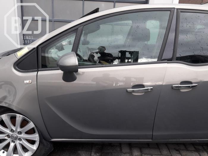 Dörr, 4-dörrars, vänster fram från en Opel Meriva 1.7 CDTI 16V 2013