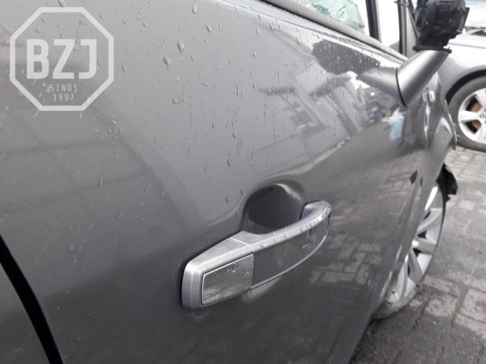 Framdörr, 4-dörrars, höger från en Opel Meriva 1.7 CDTI 16V 2013