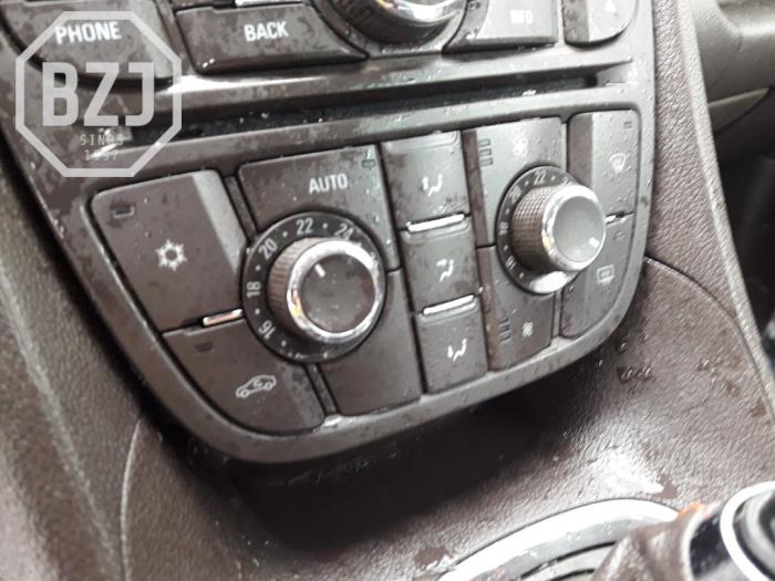 Värmekontrollpanel från en Opel Meriva 1.7 CDTI 16V 2013